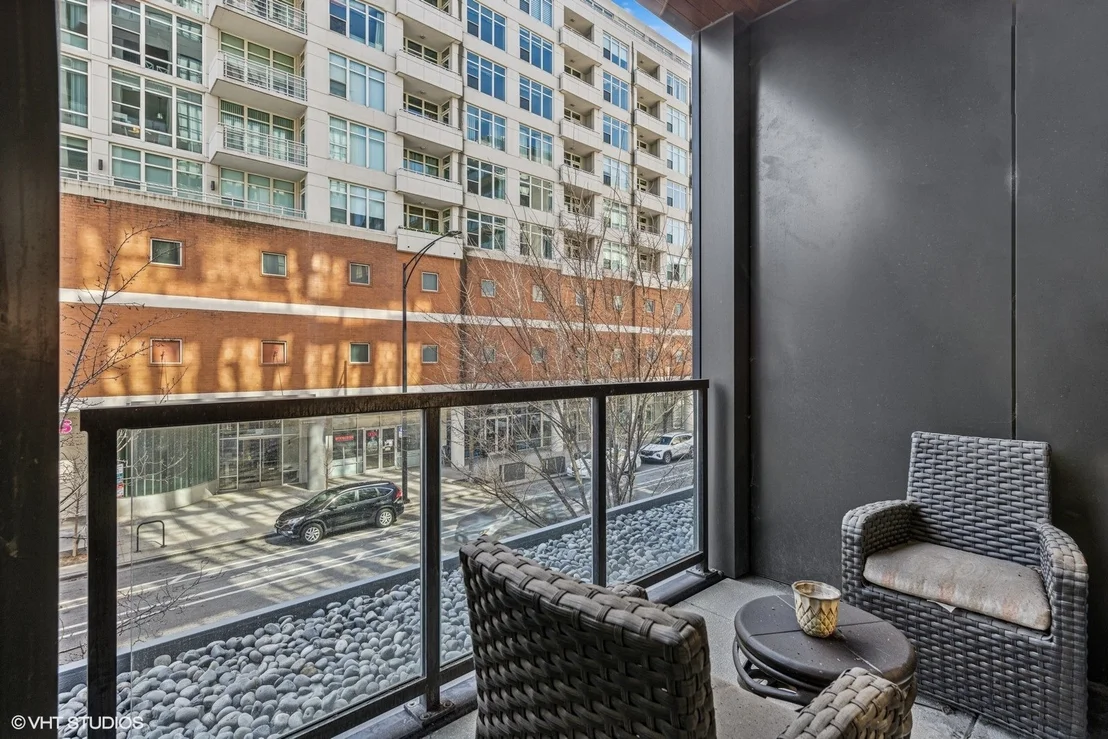 Photo of Unit 2E at 900 W Washington Boulevard