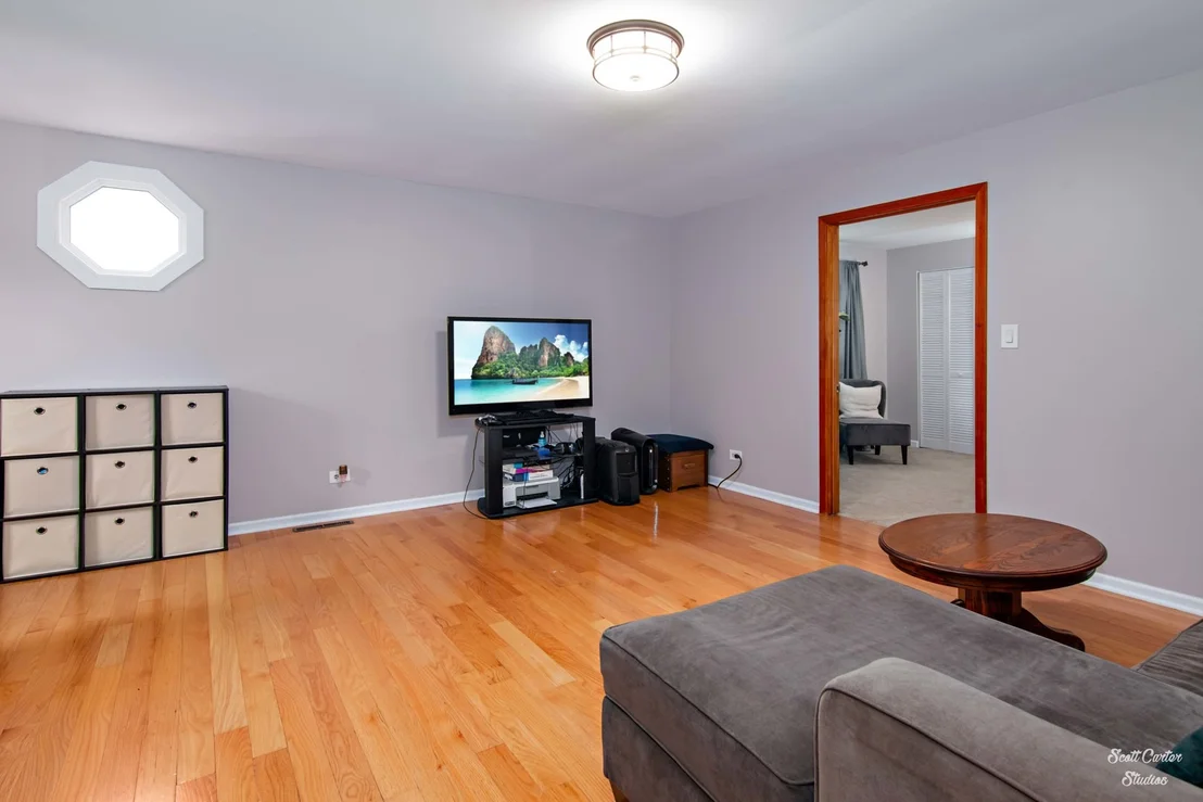 Photo of 920 Gregory Lane