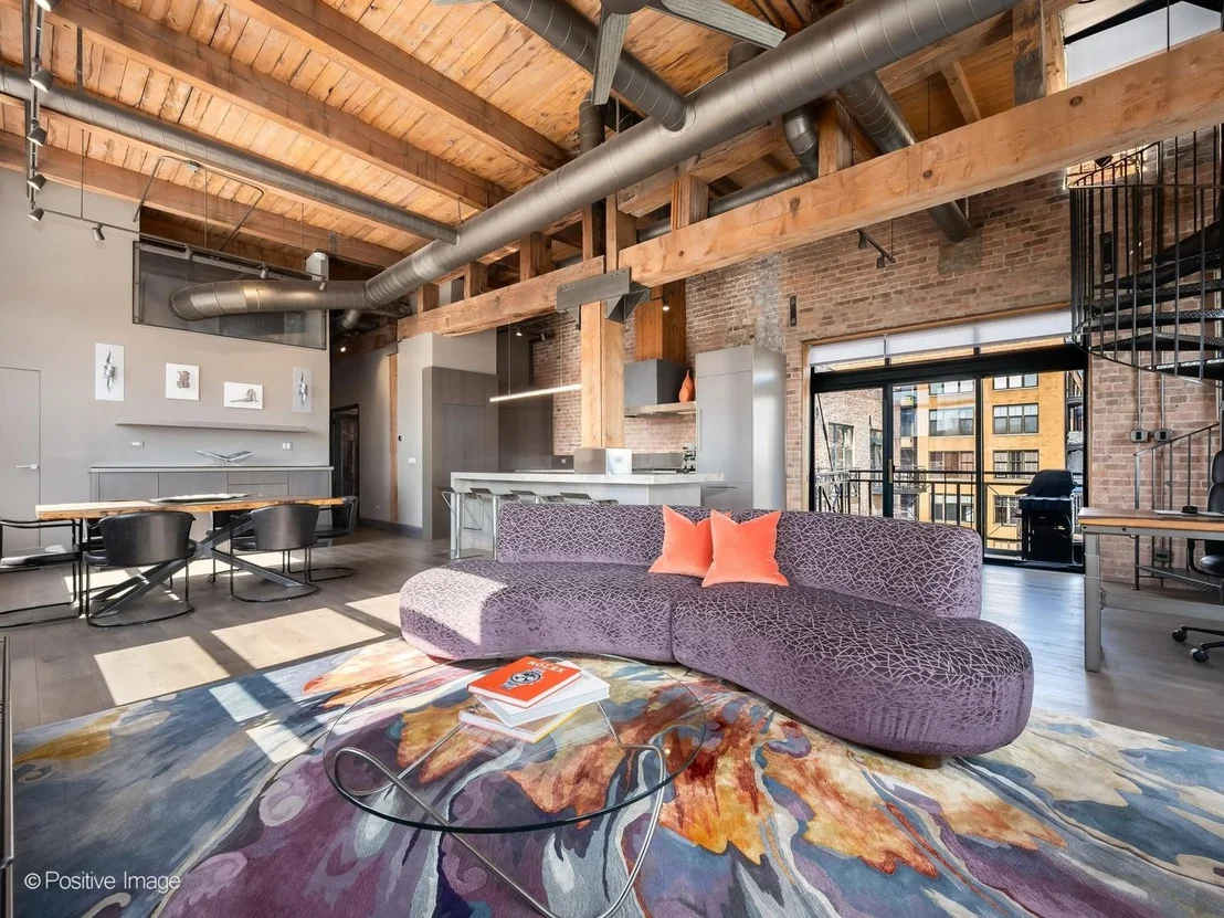 Photo of Unit 607 at 701 W Jackson Boulevard