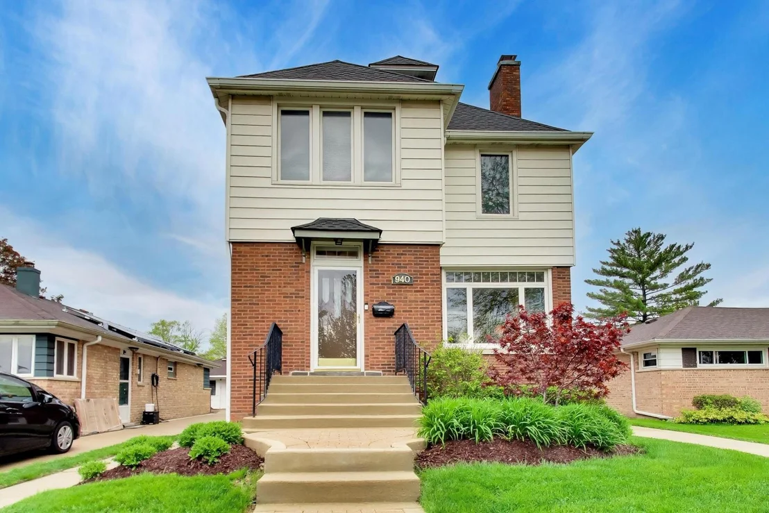 Photo of 940 W Grant Drive