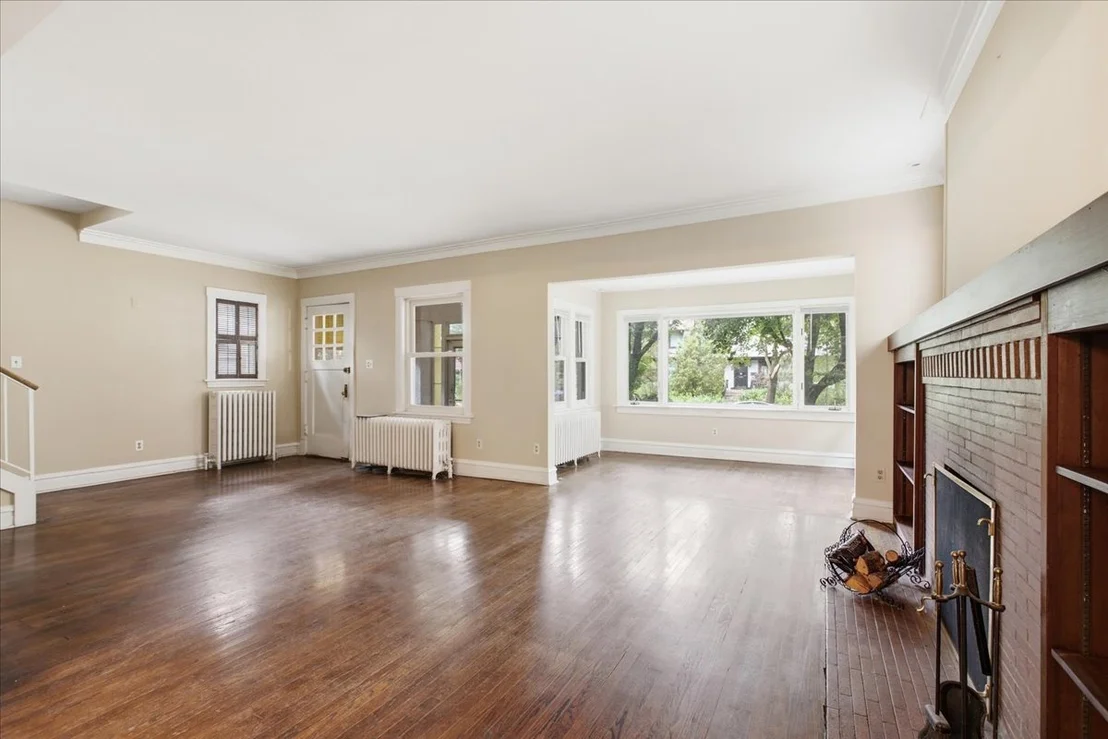 Photo of 1527 W JUNEWAY Terrace