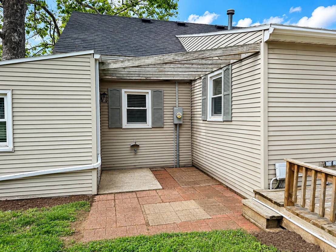 Photo of 202 W Cedar Street
