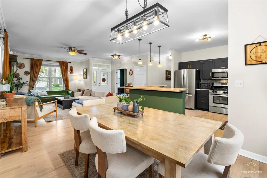 Photo of 875 RED CLOVER Drive