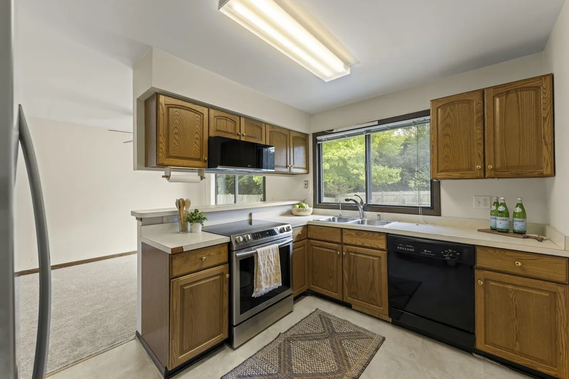 Photo of 2S640 Continental Drive