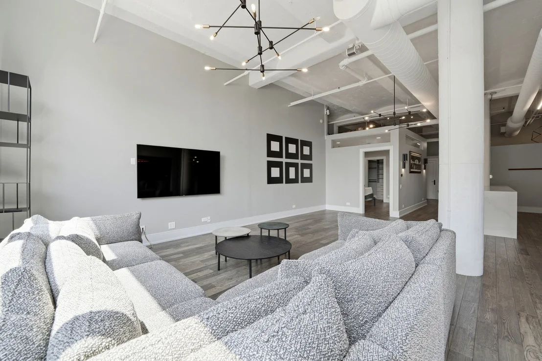 Photo of Unit 406 at 1000 W Washington Boulevard
