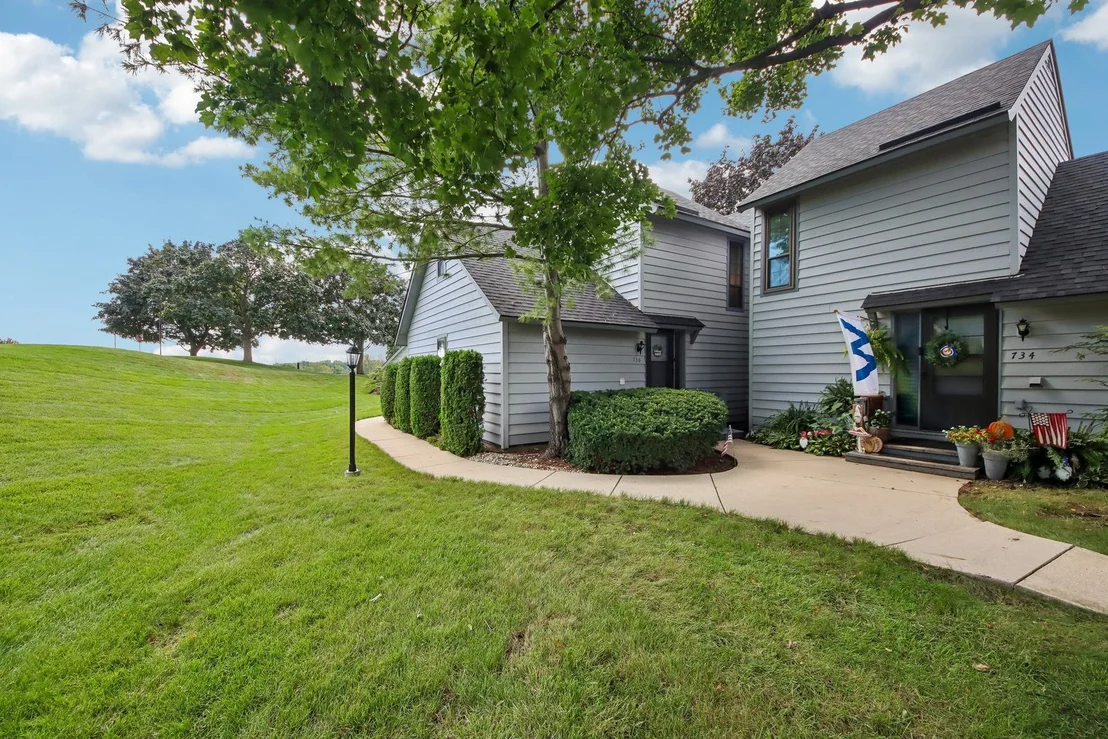 Photo of 736 Glen Way