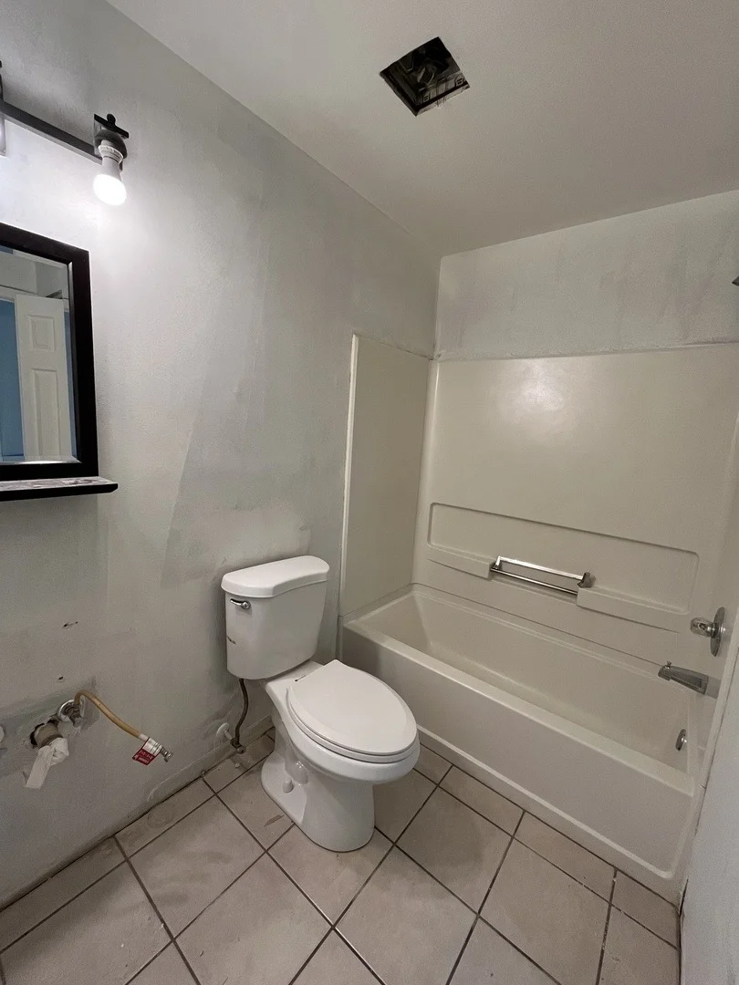 Photo of Unit B at 320 Buckingham Circle