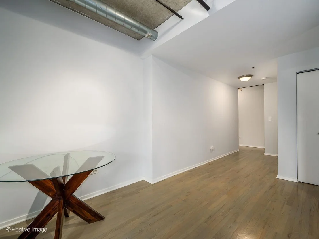 Photo of Unit 1401 at 700 W Van Buren Street