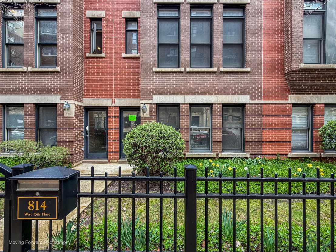 Photo of 814 W 15th Place