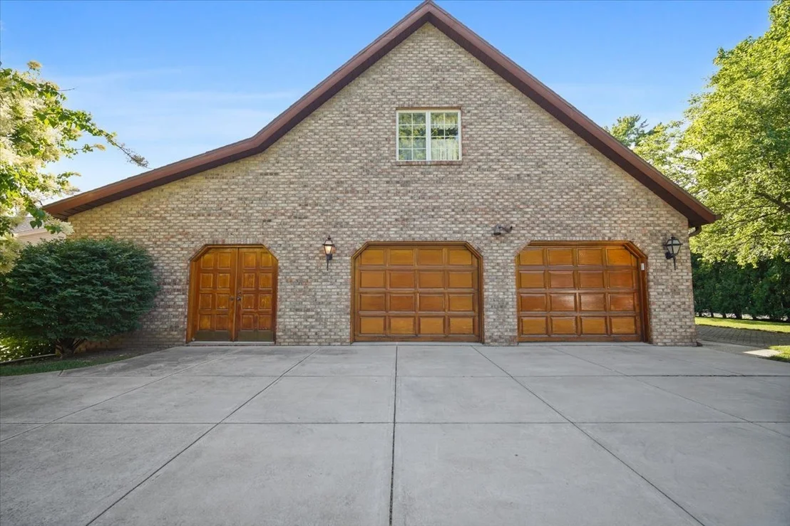 Photo of 2 Breckenridge Drive