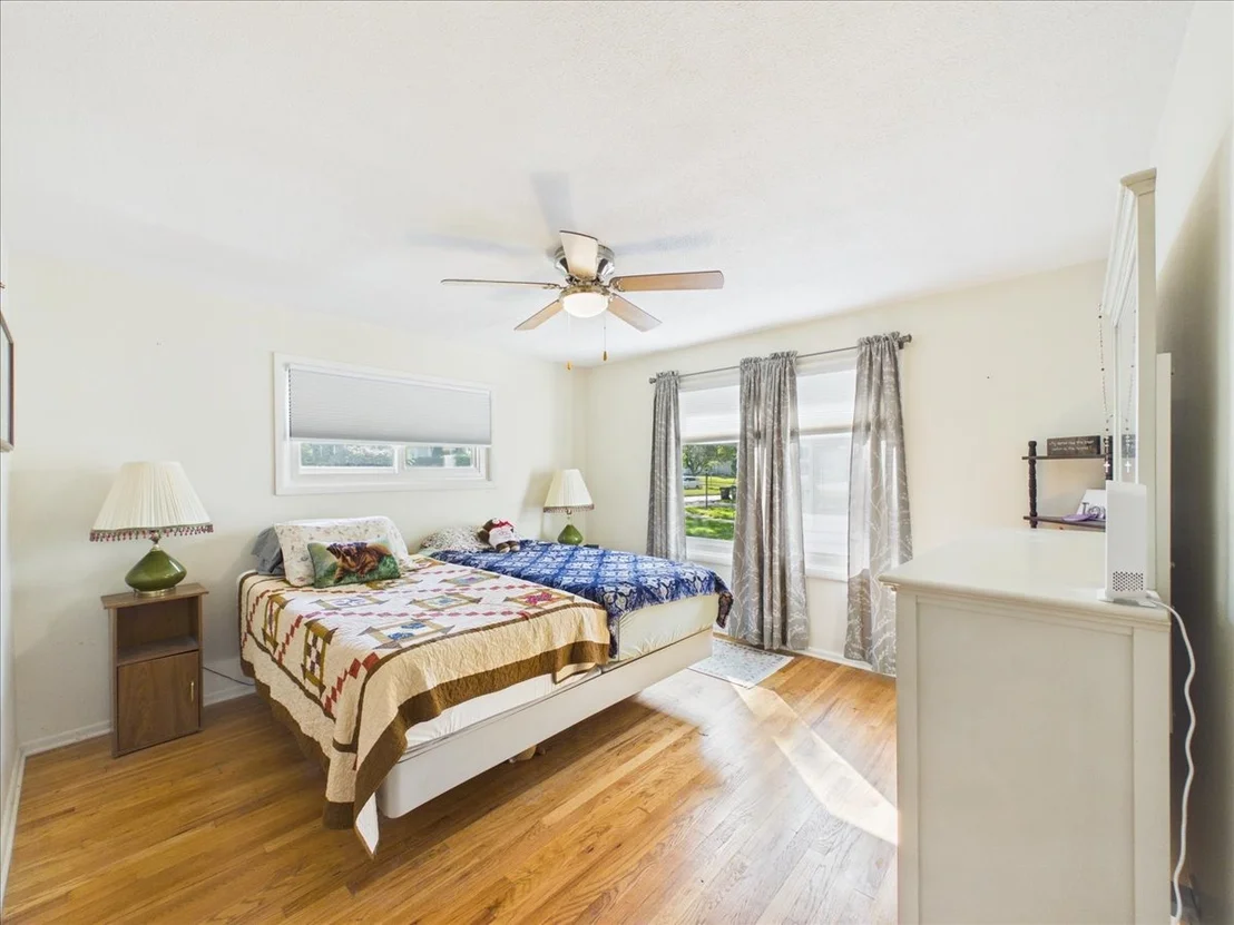 Photo of 220 FAIRVIEW Boulevard