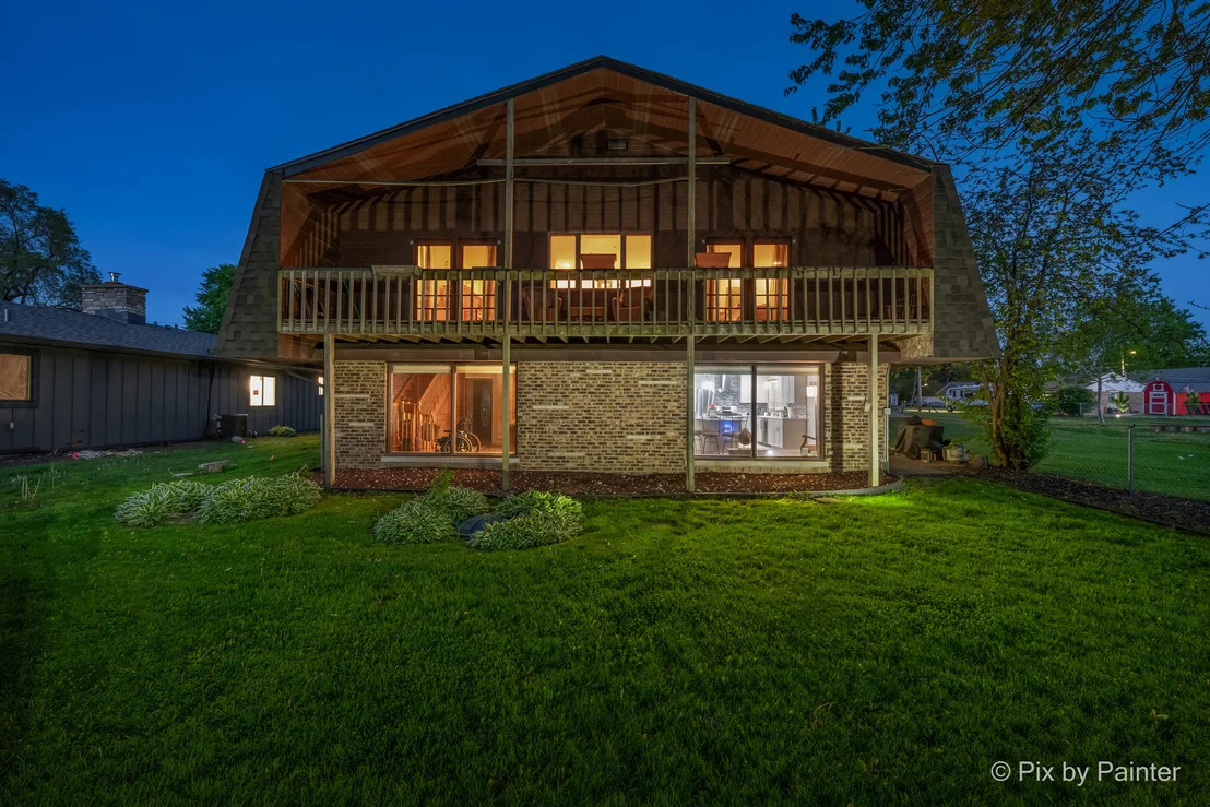 Photo of 1423 N River Road