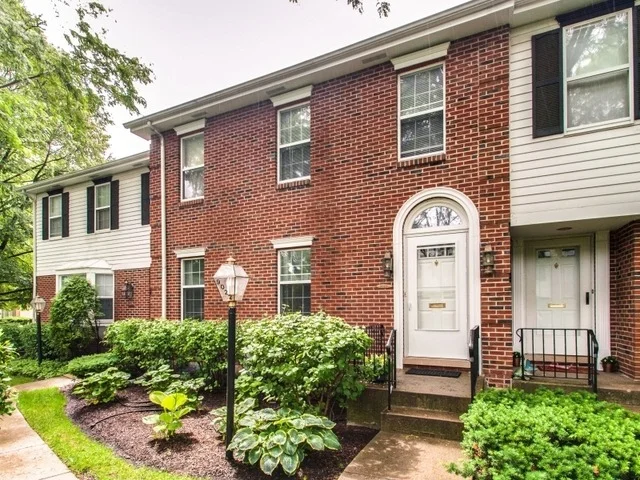 Photo of 9022 FORESTVIEW Avenue