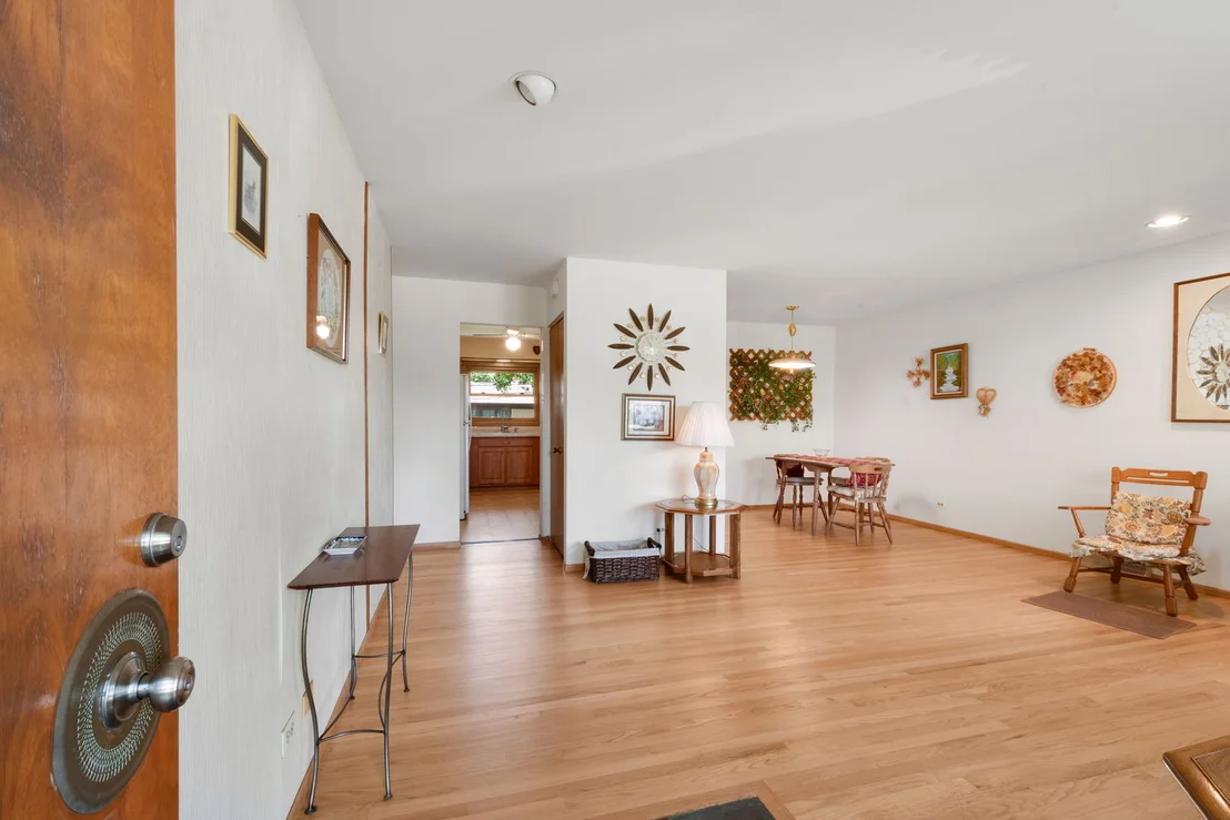 Photo of 472 W Walnut Avenue