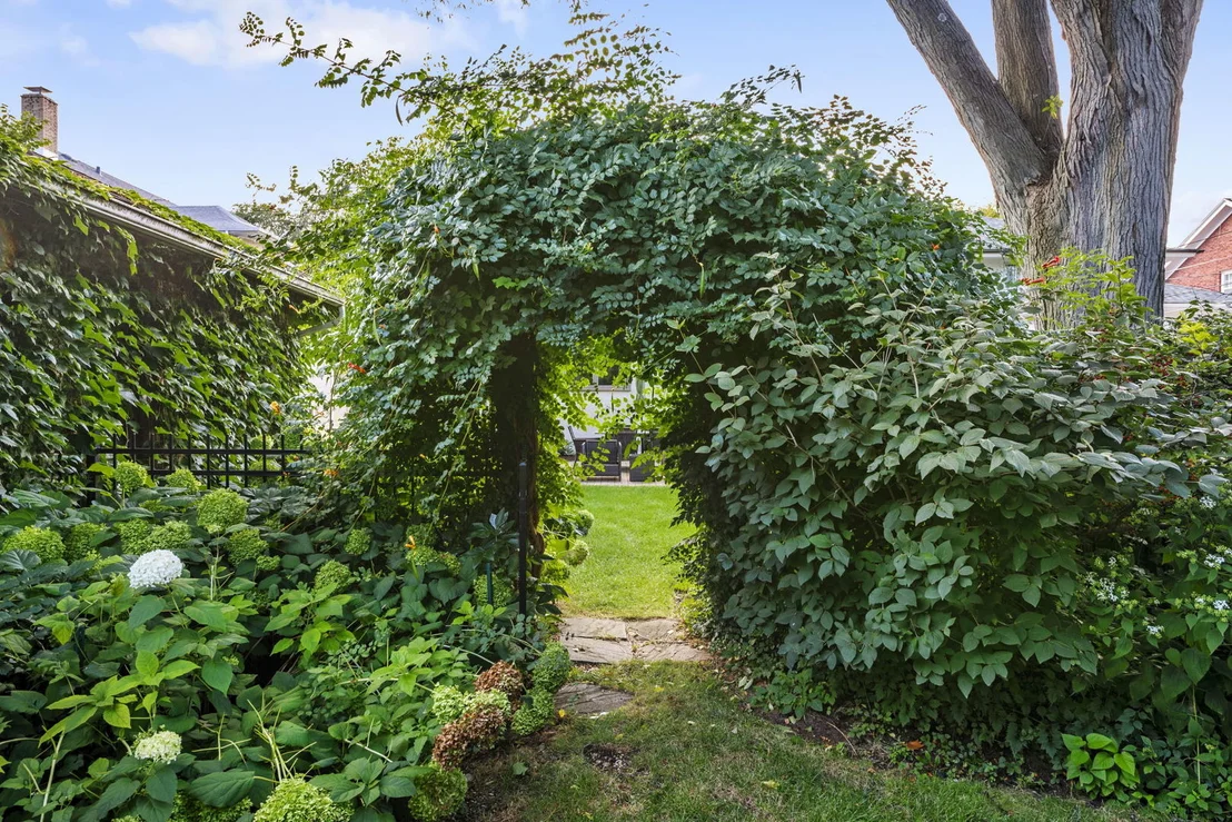 Photo of 735 Clinton Place