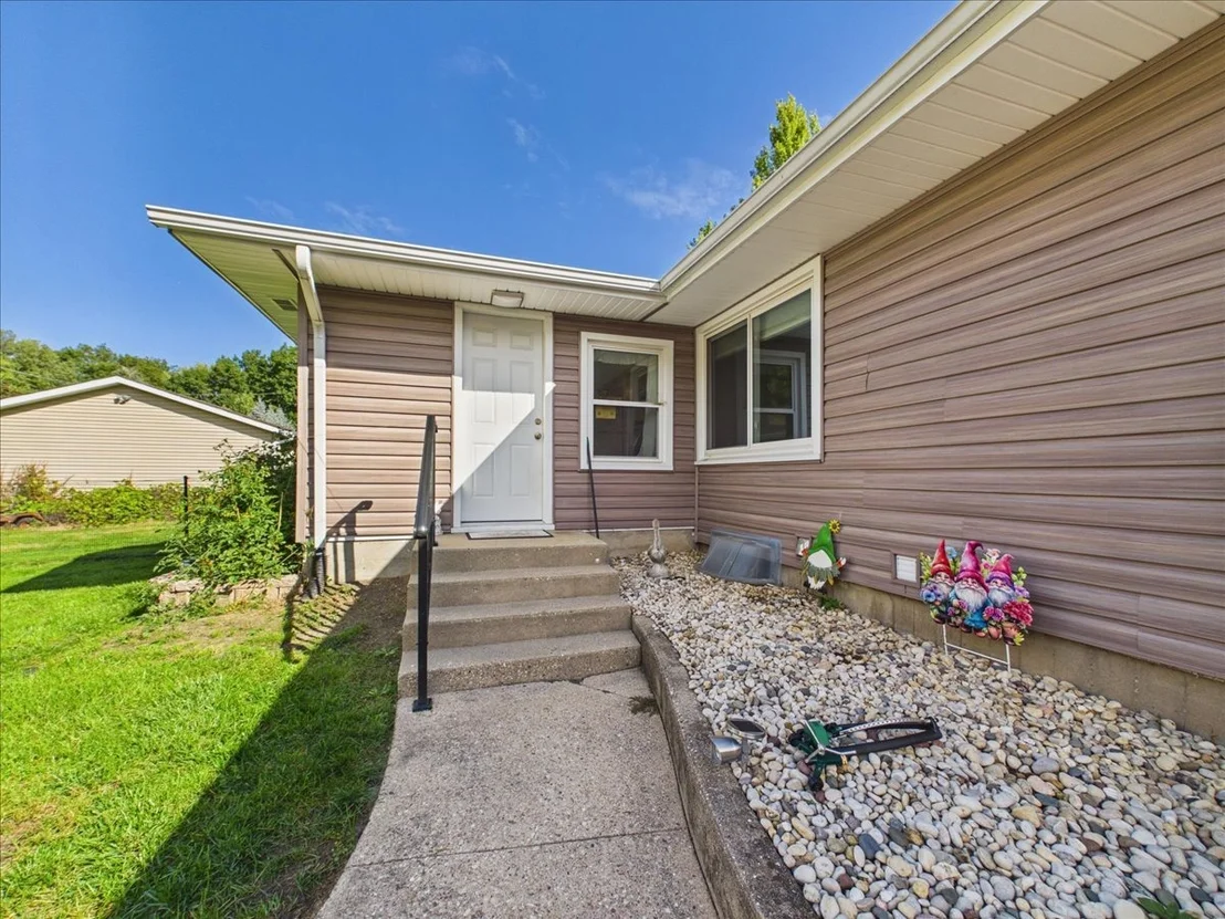 Photo of 220 FAIRVIEW Boulevard