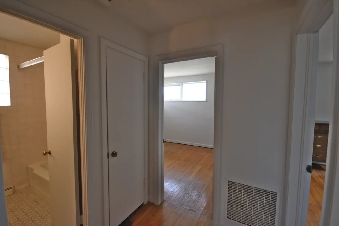 Photo of 1541 N Lee Boulevard
