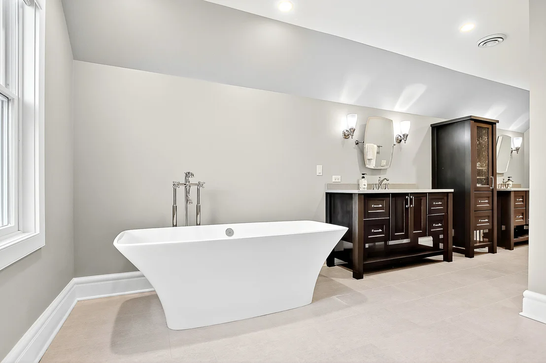 Photo of 827 Edgewater Parkway