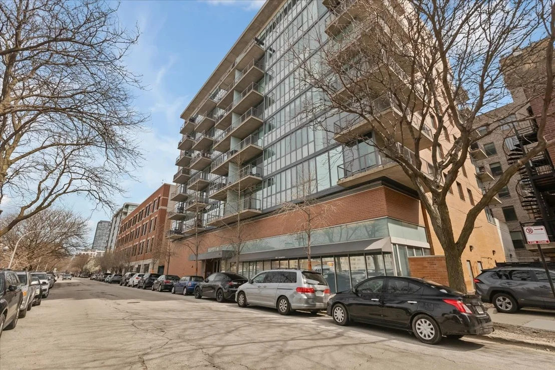Photo of Unit 508 at 321 S SANGAMON Street