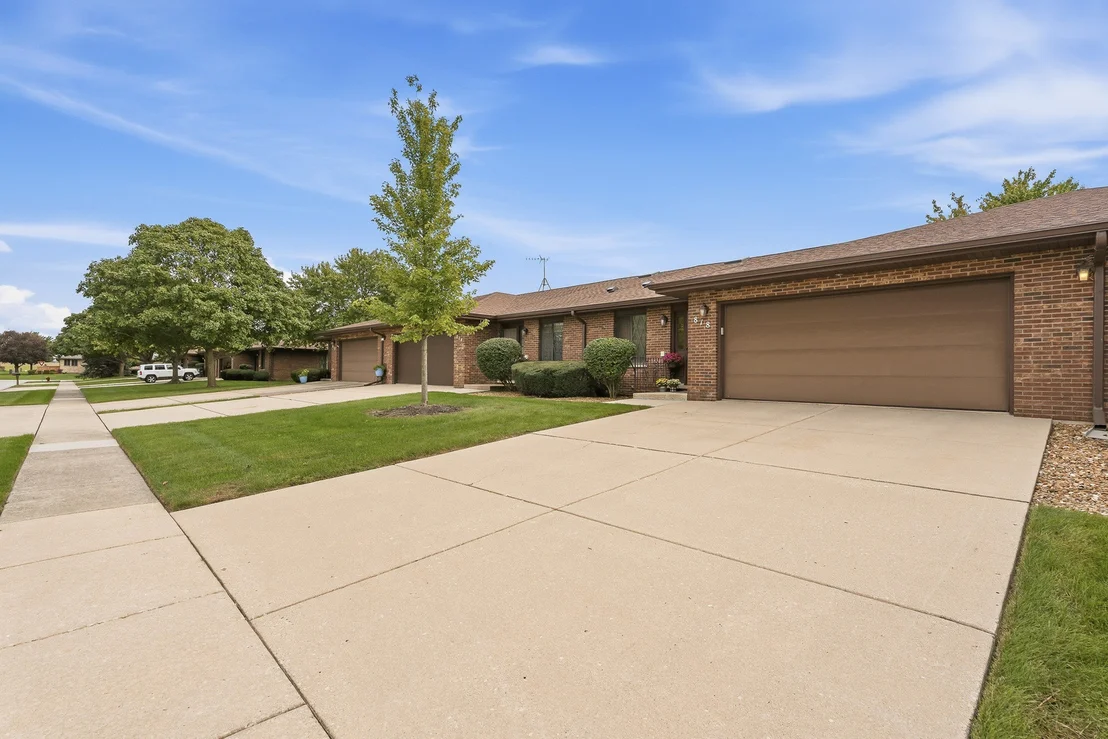 Photo of Unit 0 at 818 Shagbark Road