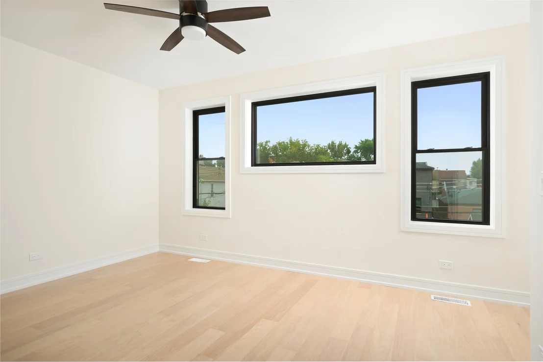 Photo of 513 W 28th Place