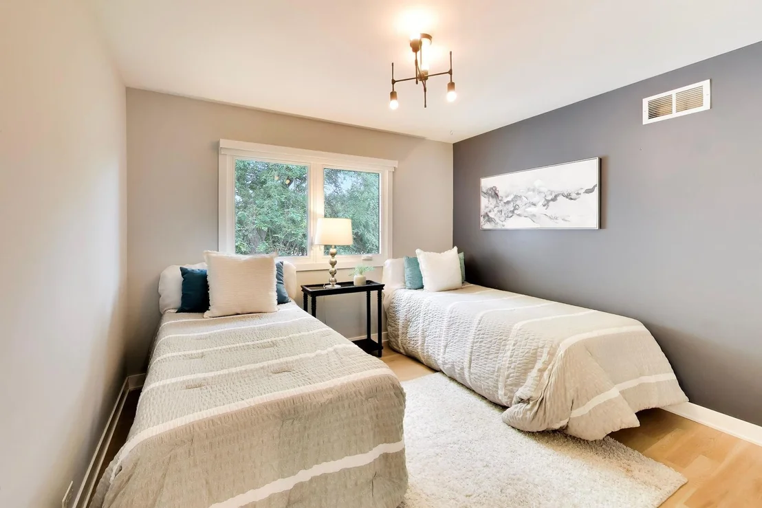 Photo of 1005 FORESTWAY Drive