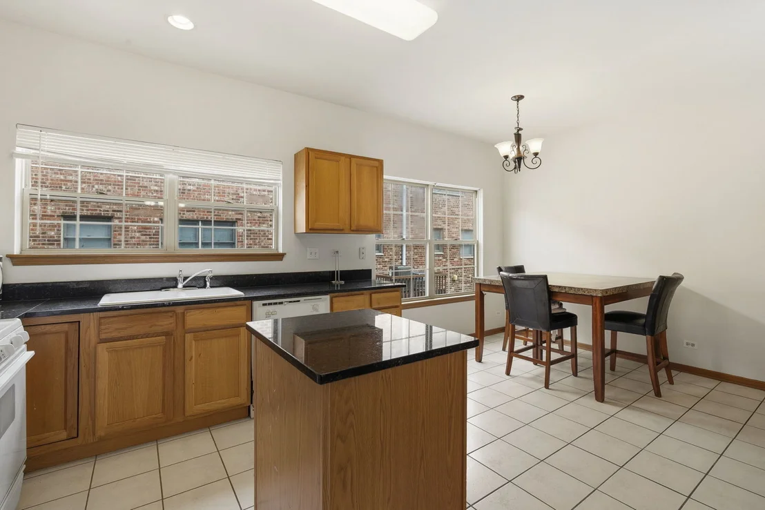 Photo of 1114 Des Plaines Avenue