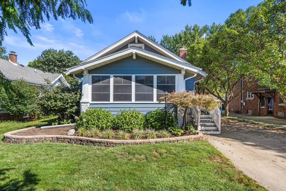 Photo of 922 W Daniel Street