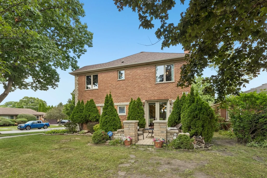 Photo of 610 W Lonnquist Boulevard