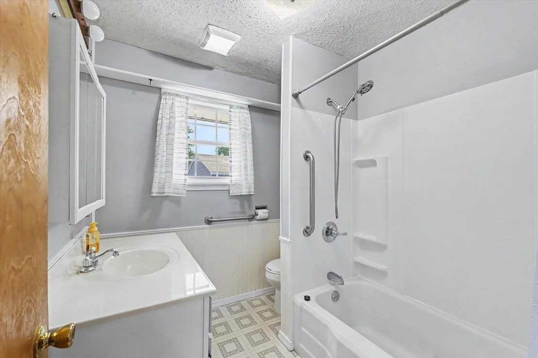 Photo of 305 S 1st Street