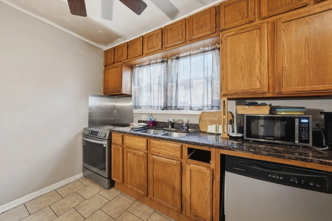 Photo of 1329 MAPLE Avenue