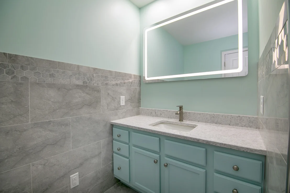 Photo of 654 W River Street
