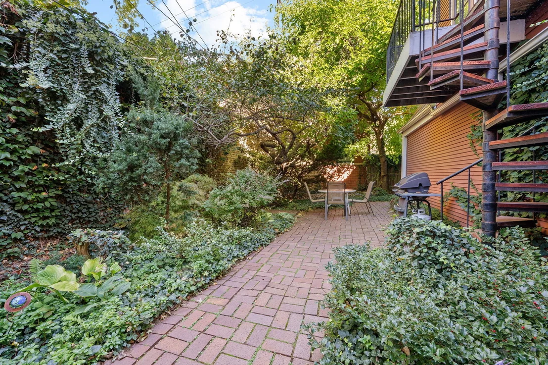 Photo of 832 W Junior Terrace