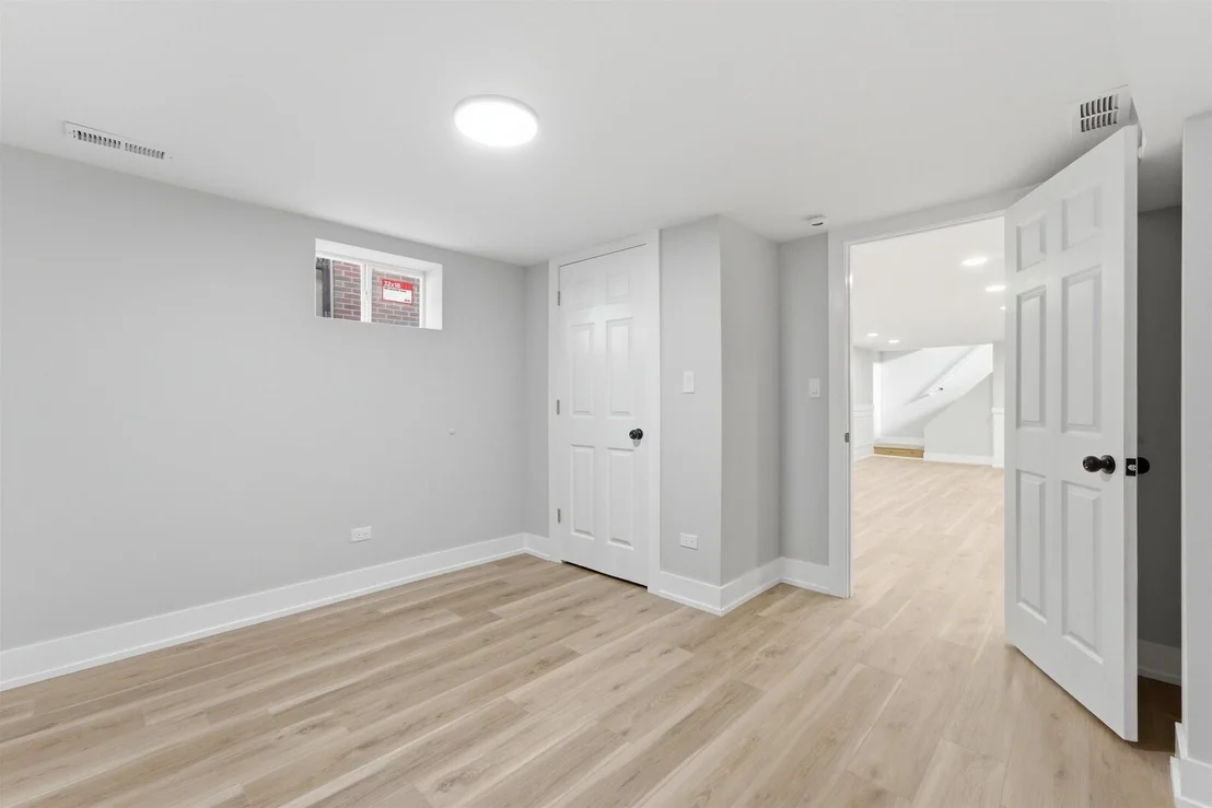 Photo of 657 E 100th Place
