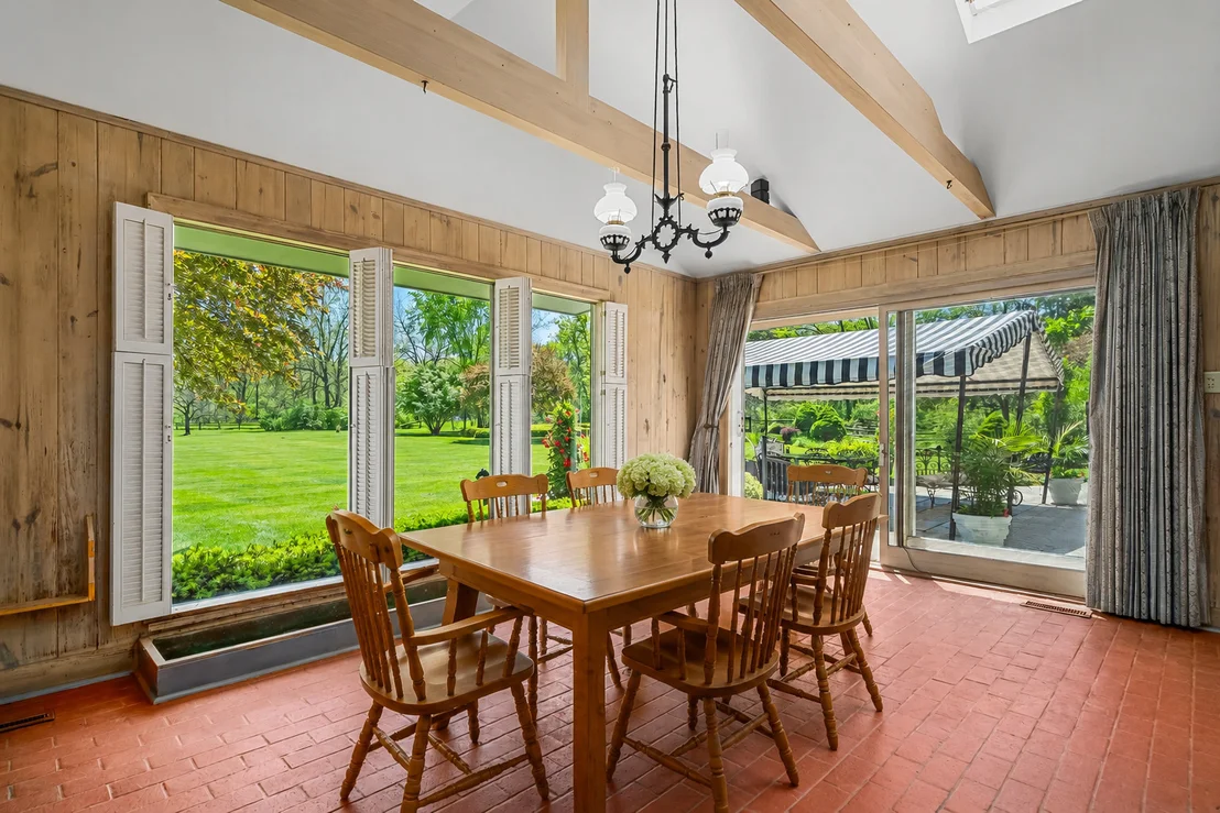 Photo of 33W451 Surrey Road