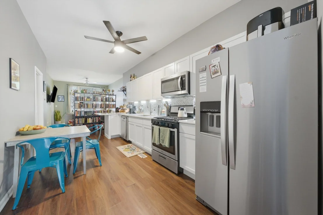 Photo of 437 W 44th Place