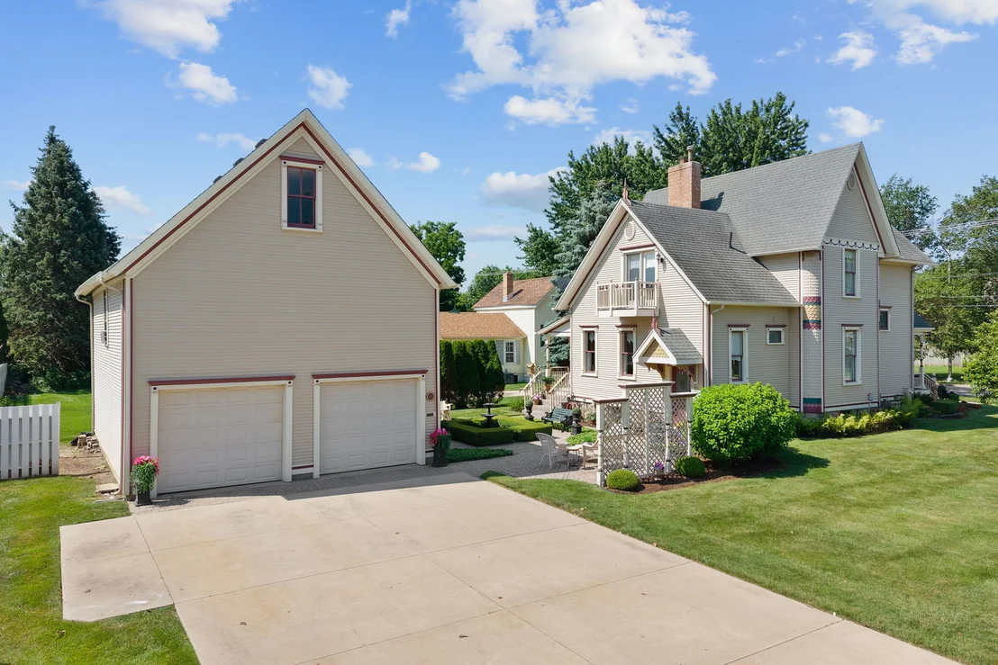 Photo of 325 N State Street