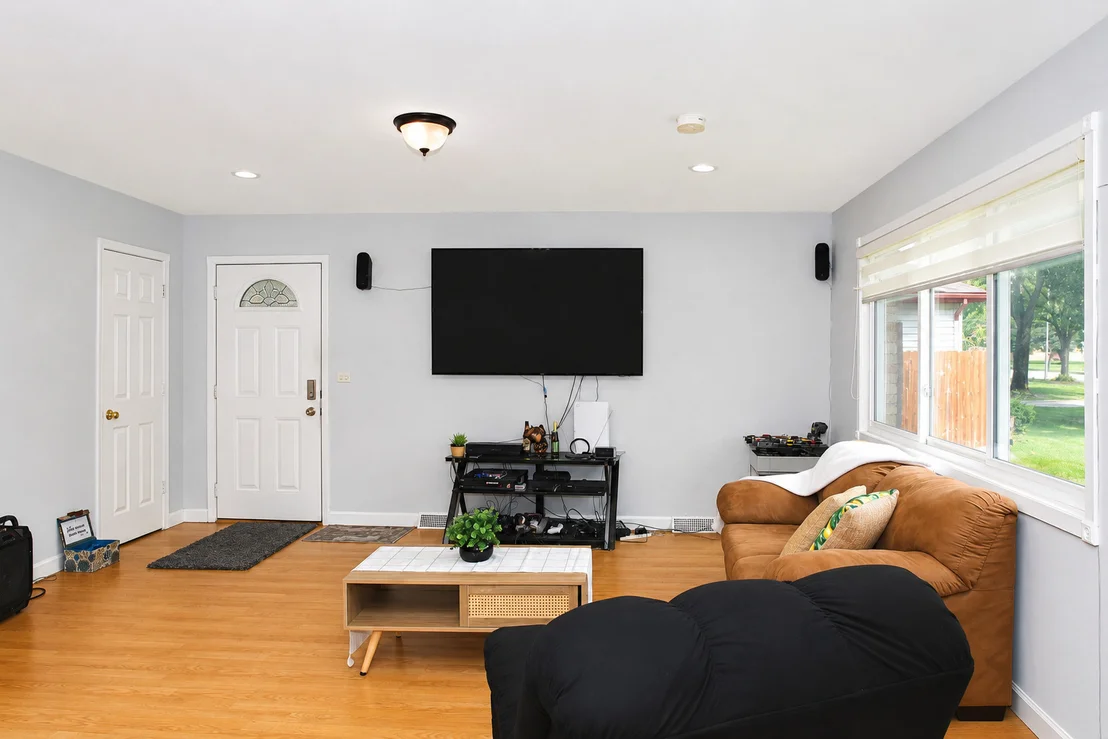 Photo of 136 N MAY Street