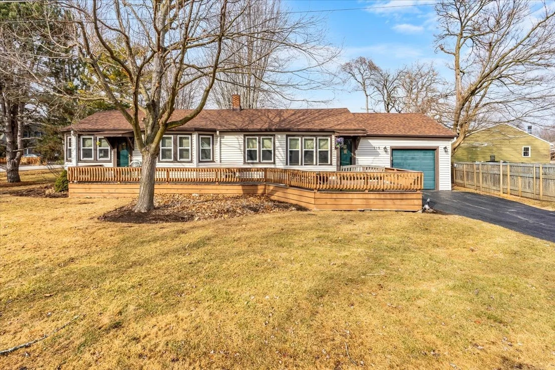 Photo of 715 Northshore Drive
