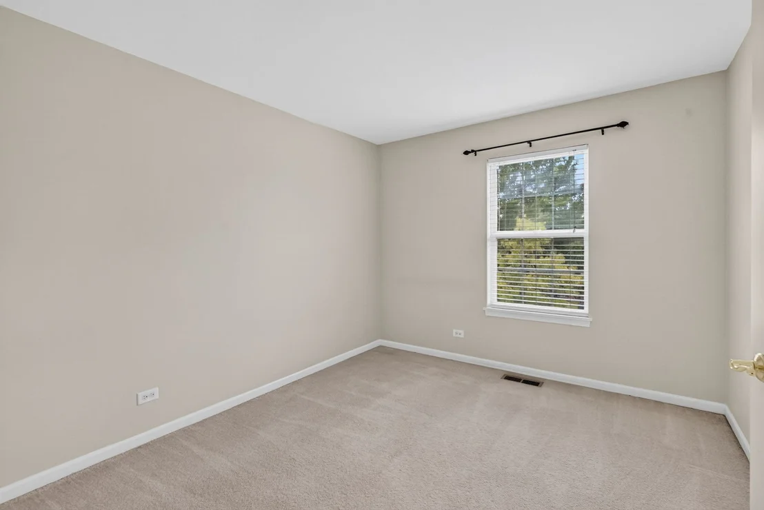 Photo of 10S447 Carrington Circle