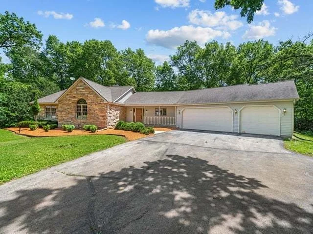 Photo of 1633 N Sauk Trail