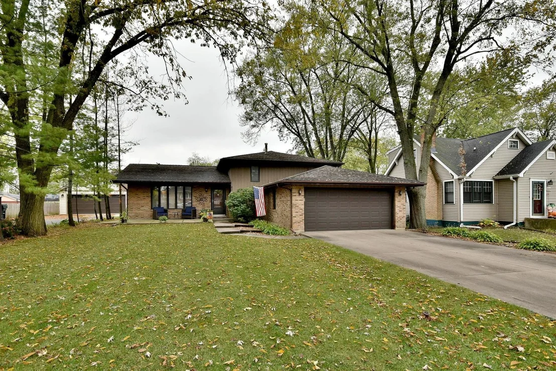 Photo of 206 VILLAGE Road