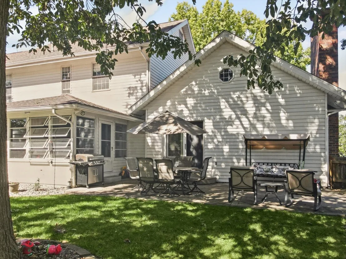 Photo of 703 Surrey Road