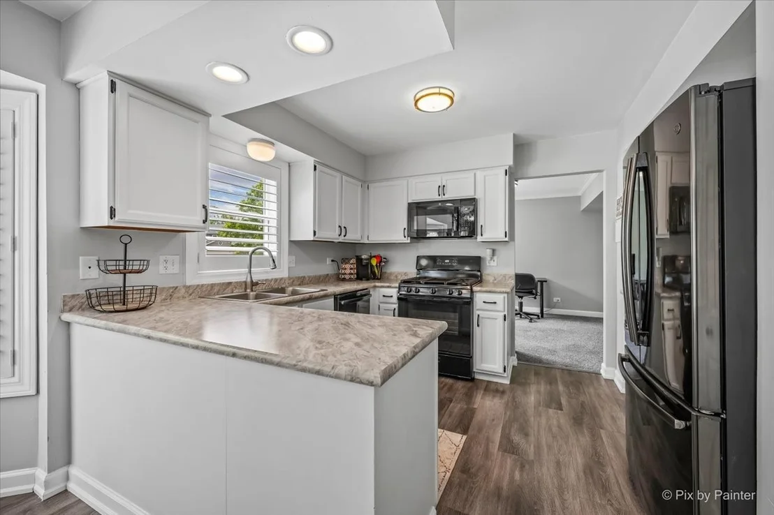 Photo of 658 WAINSFORD Drive