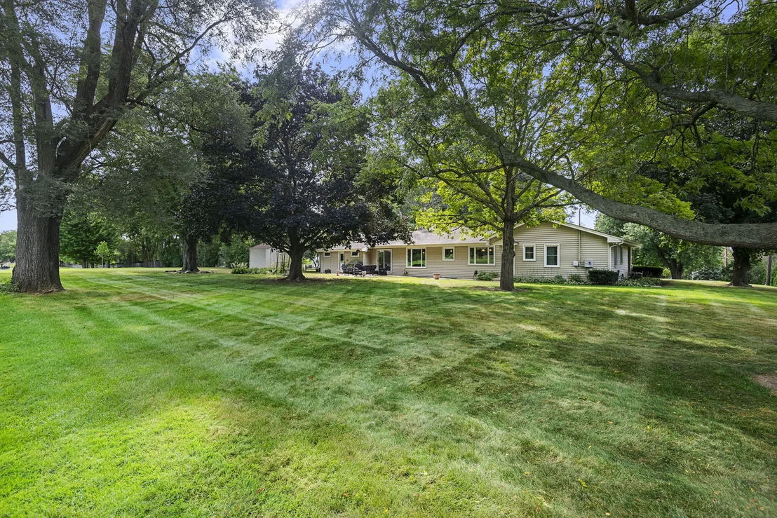Photo of 11518 Algonquin Road