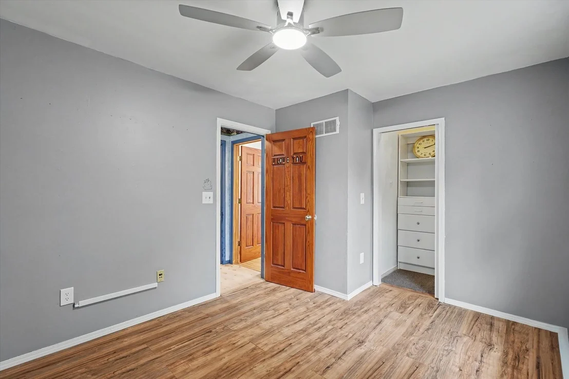 Photo of 904 Fairoaks Drive