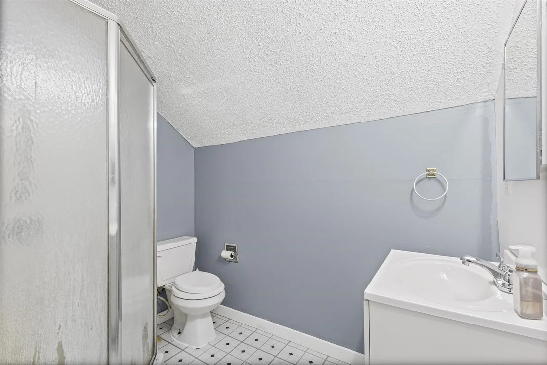Photo of 104 E Allen Street