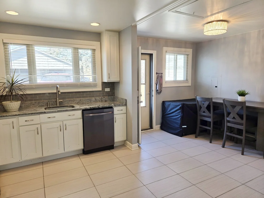 Photo of 980 W Grant Drive