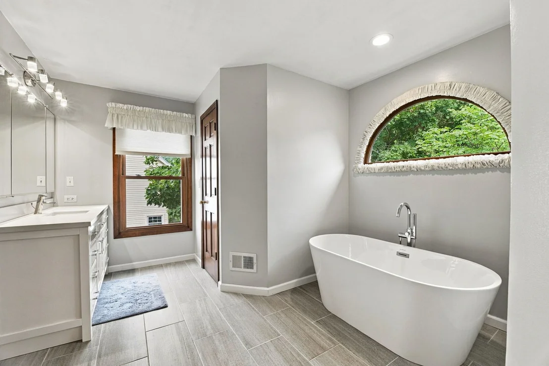 Photo of 1011 E Amberwood Circle