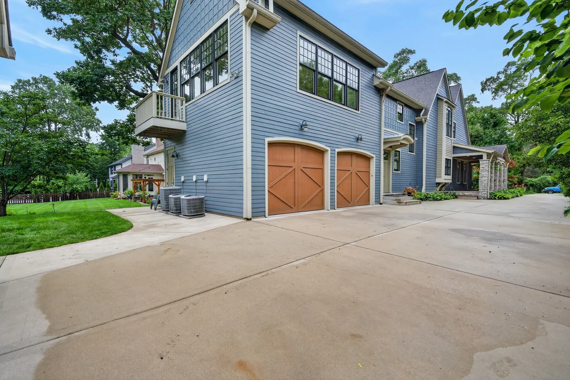 Photo of 6421 Bentley Avenue